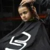 Capa De Peluquería Barberia Level 3 Negro Profesional Cómoda Lv3